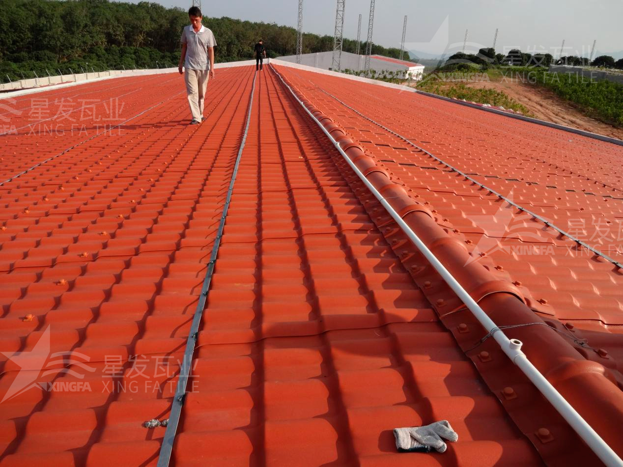 老舊房屋改造，準(zhǔn)備安裝樹脂瓦時(shí)，發(fā)現(xiàn)漏水，到底怎么解決呢？