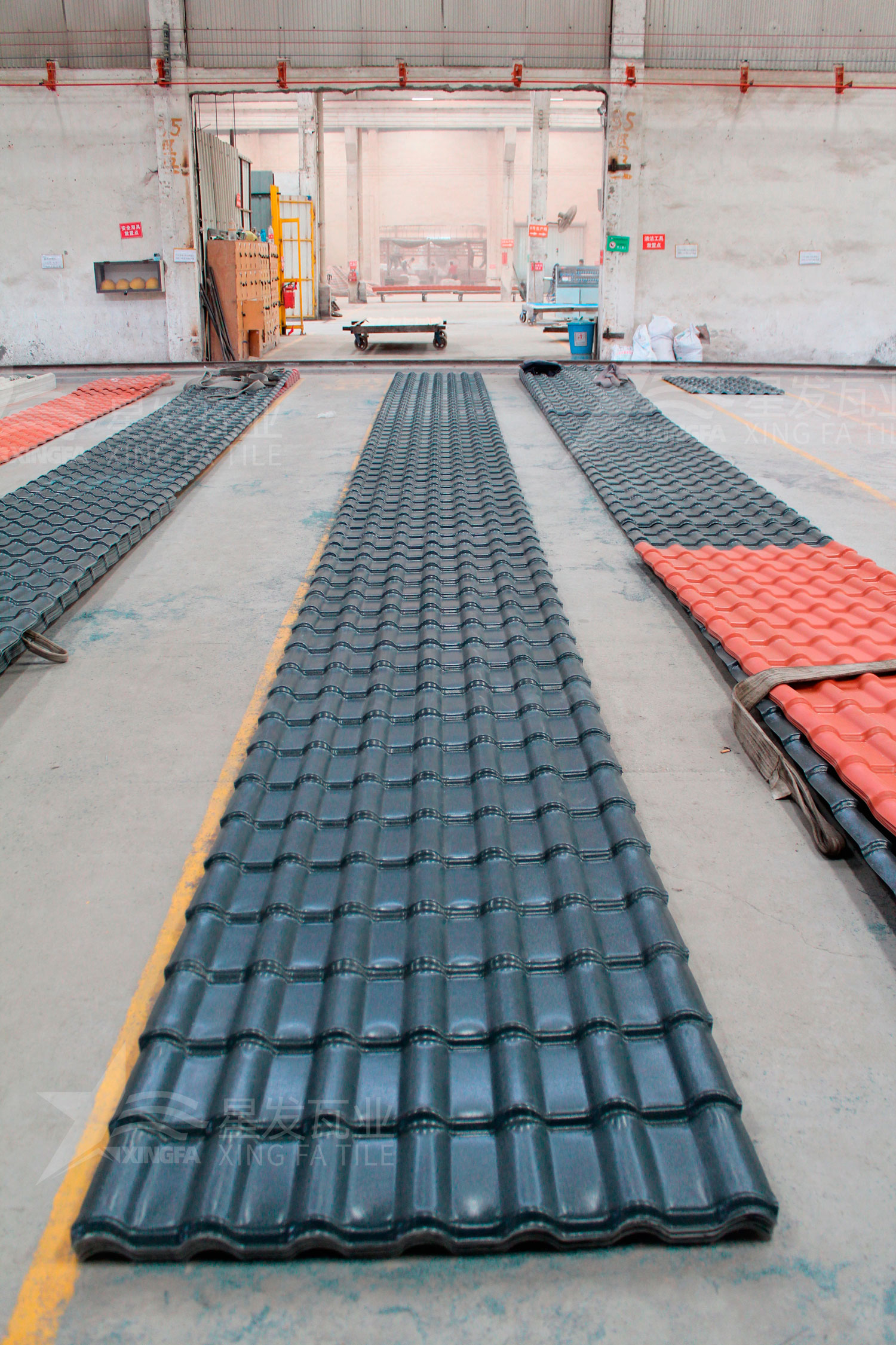 樹脂瓦白底和灰底哪個(gè)好？白底和灰底在質(zhì)量、價(jià)格上有啥區(qū)別？