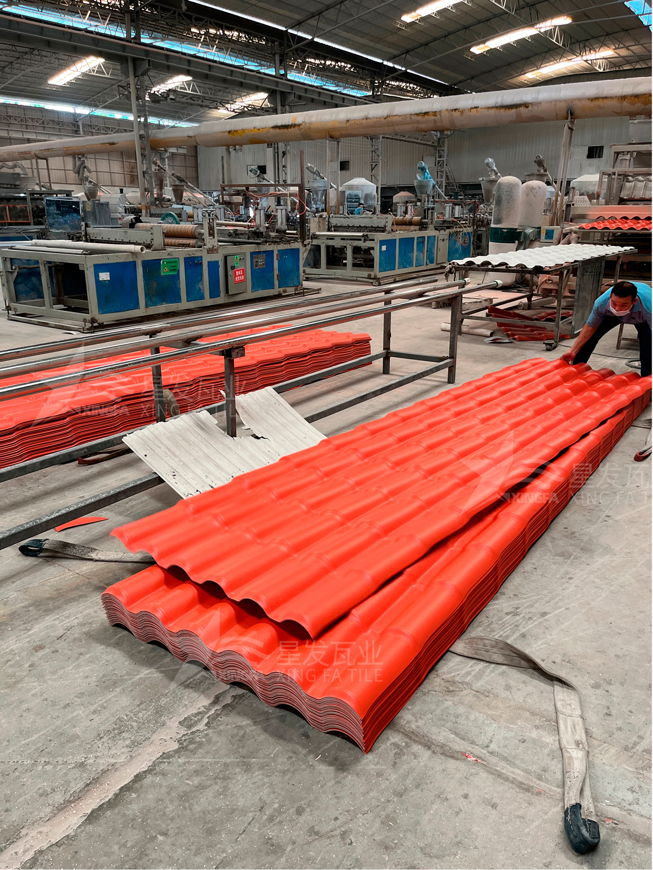 在選擇樹脂瓦廠家，一定要考察的3個因素？輕松買到優(yōu)質(zhì)的樹脂瓦！