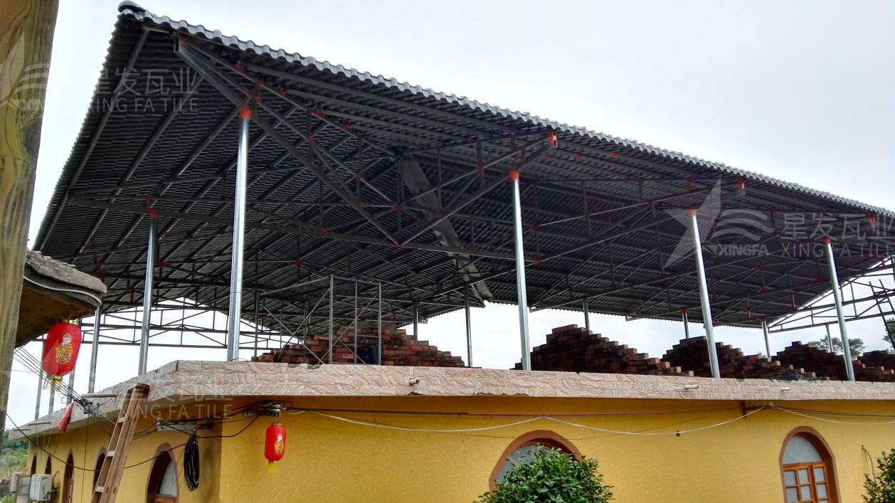 “鋼結構+合成樹脂瓦”屋面建筑體系已被普遍應用，促進行業(yè)發(fā)展