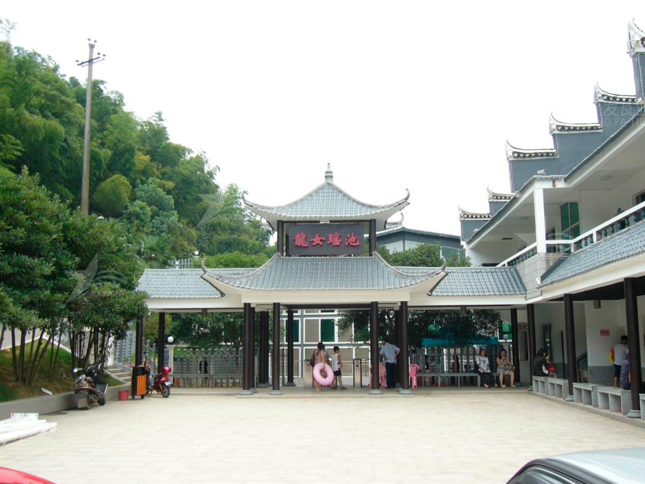 屋頂材料合成樹(shù)脂瓦和不銹鋼瓦哪個(gè)好？選擇很重要！