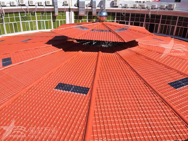 樹(shù)脂瓦的灰底和白底之間的比較：價(jià)格和質(zhì)量上有何差異？