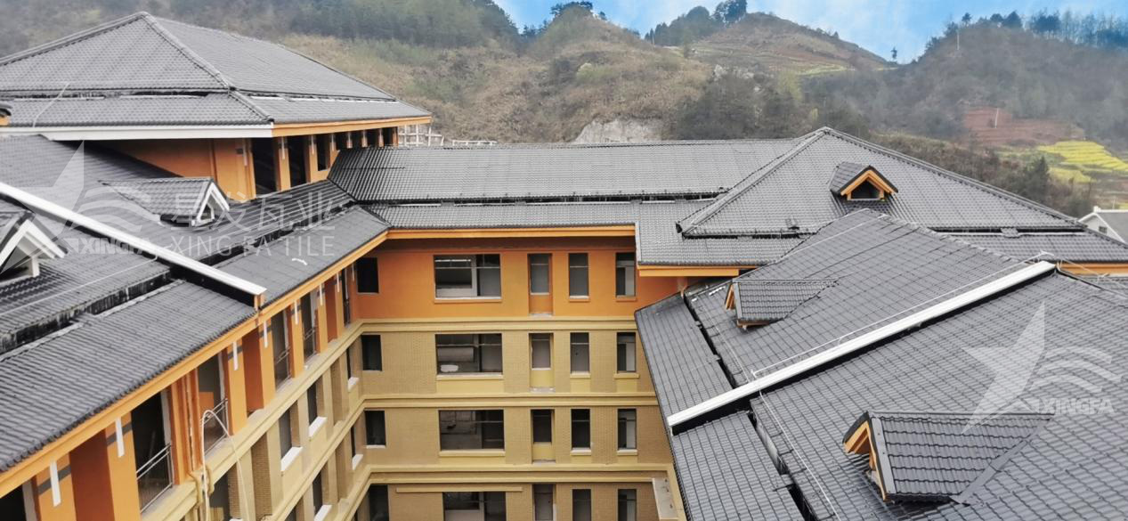 揭秘！包工包料安裝合成樹(shù)脂瓦每平方需要多少錢？