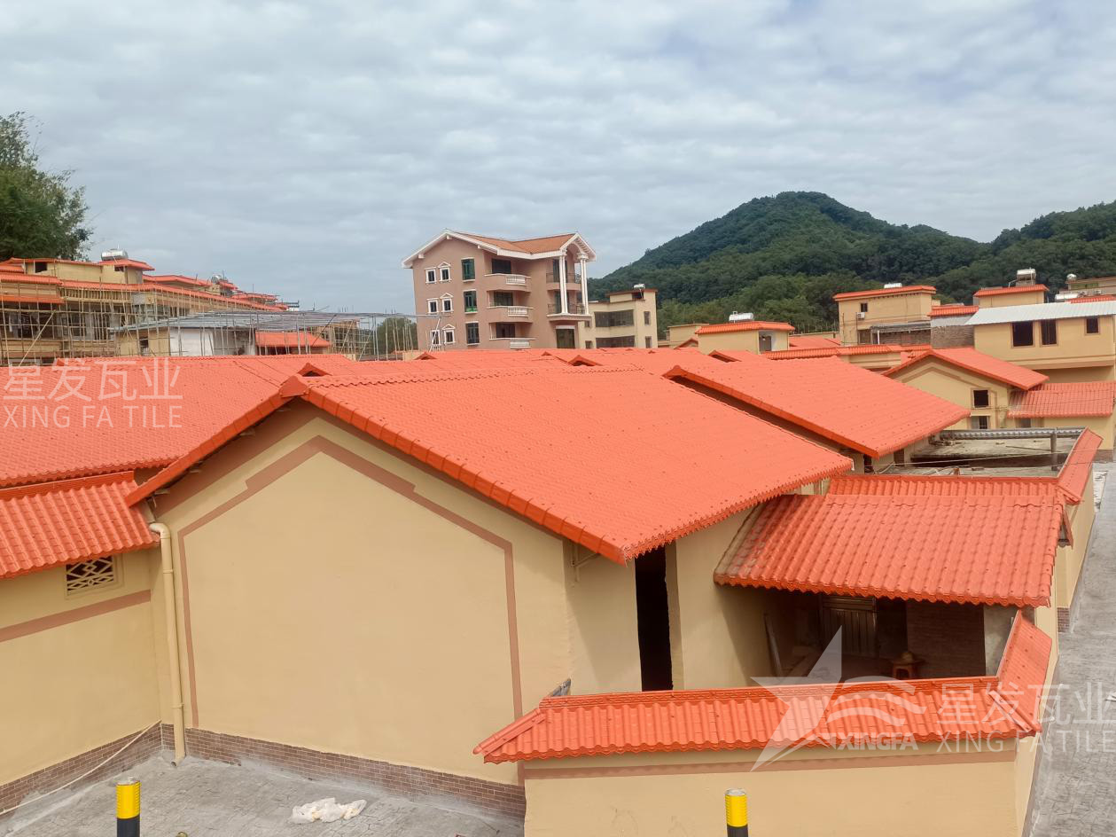 從傳統瓦片升級到合成樹脂瓦，讓農村房屋煥發(fā)新生！